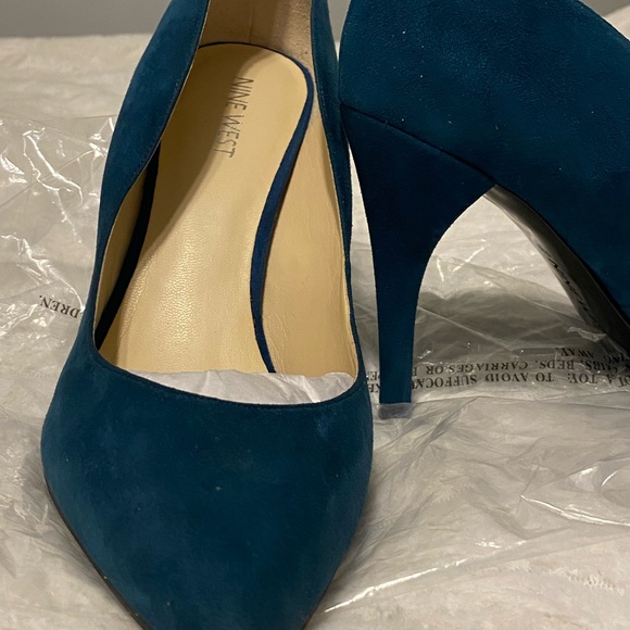 Turquoise - Picture 3 of 3